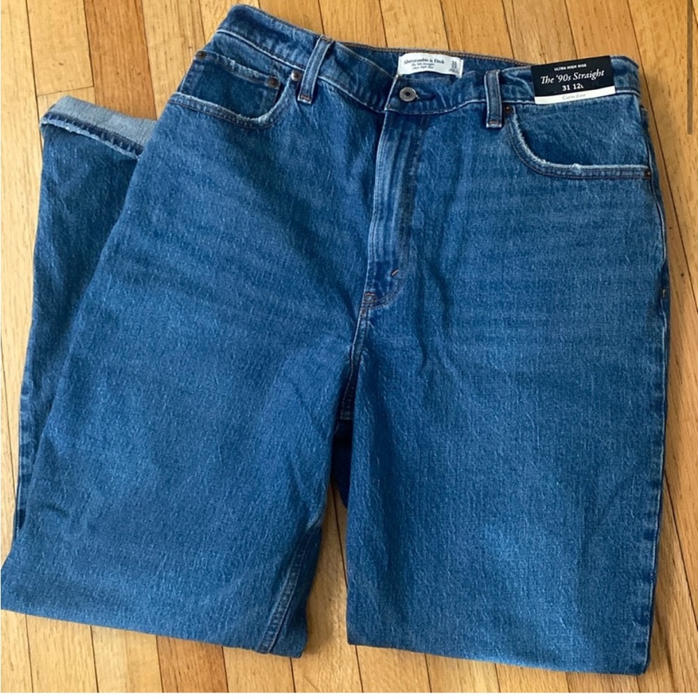 Abercrombie Curve Love Ultra High Rise 90s Straight Jean